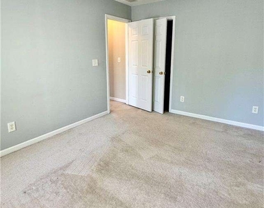 3389 Lathenview Court - Photo Thumbnail 15