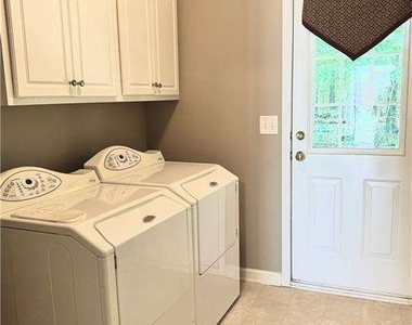 3389 Lathenview Court - Photo Thumbnail 21