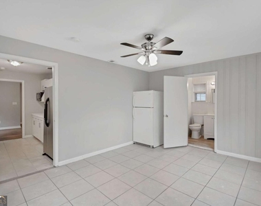 1877 Sumter Street Nw - Photo Thumbnail 10