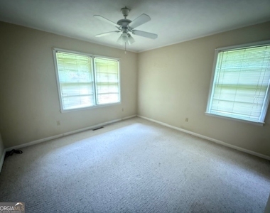 523 Parkdale Drive - Photo Thumbnail 13