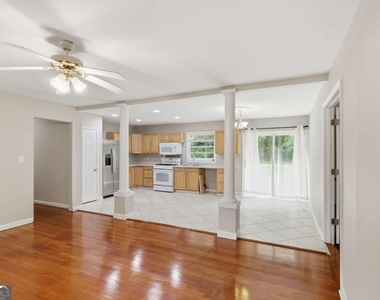 1370 Blackwell Road - Photo Thumbnail 7