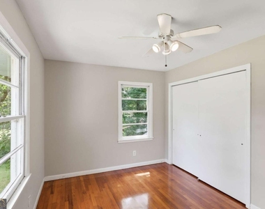 1370 Blackwell Road - Photo Thumbnail 16