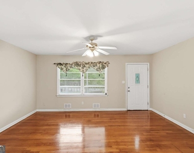 1370 Blackwell Road - Photo Thumbnail 5