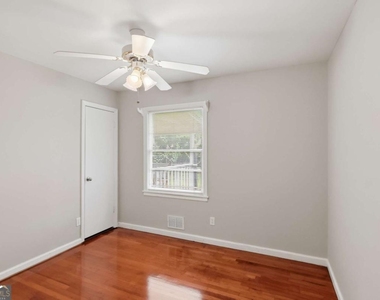 1370 Blackwell Road - Photo Thumbnail 14