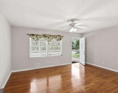 1370 Blackwell Road - Photo Thumbnail 4