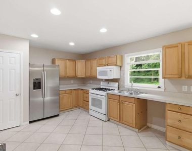 1370 Blackwell Road - Photo Thumbnail 9