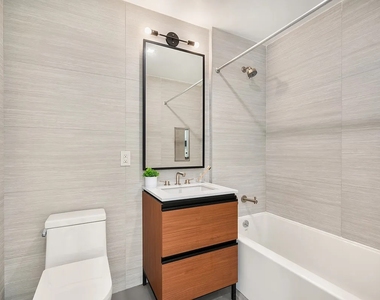 123 Linden Boulevard - Photo Thumbnail 3