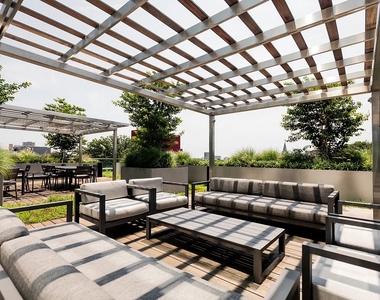 123 Linden Boulevard - Photo Thumbnail 6