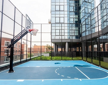 123 Linden Boulevard - Photo Thumbnail 5