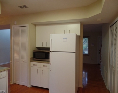 85 Village Dr - Photo Thumbnail 7