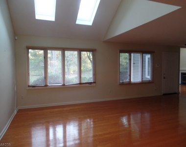 85 Village Dr - Photo Thumbnail 3
