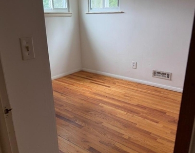 19 Anthony Blvd - Photo Thumbnail 2