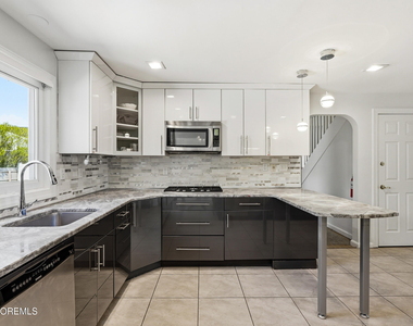 970 Van Court Avenue - Photo Thumbnail 14