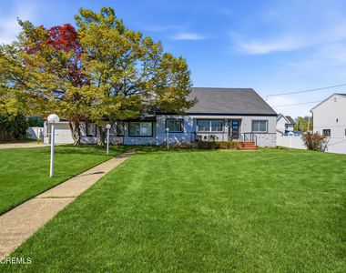 970 Van Court Avenue - Photo Thumbnail 38