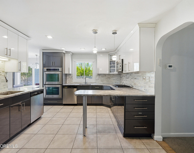 970 Van Court Avenue - Photo Thumbnail 11