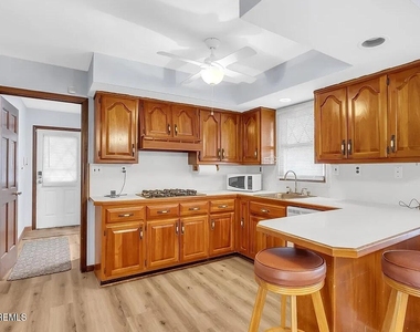 1097 S Lakewood Farmingdale Road - Photo Thumbnail 6