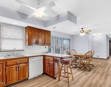 1097 S Lakewood Farmingdale Road - Photo Thumbnail 7