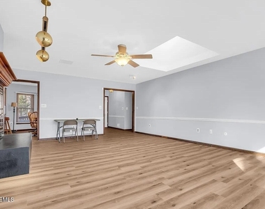 1097 S Lakewood Farmingdale Road - Photo Thumbnail 3