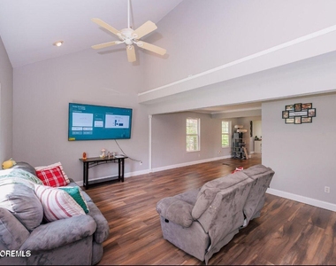 627 Eltone Road - Photo Thumbnail 8
