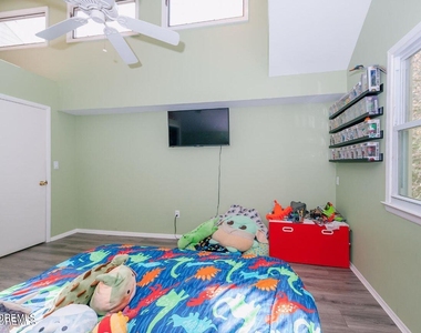 627 Eltone Road - Photo Thumbnail 16