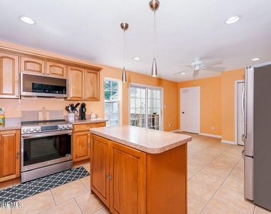 627 Eltone Road - Photo Thumbnail 28
