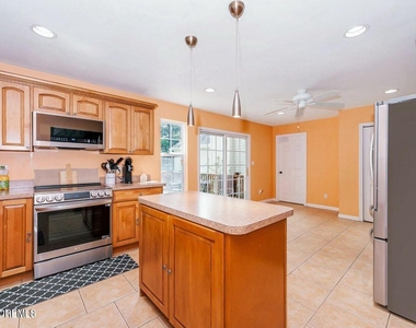 627 Eltone Road - Photo Thumbnail 5