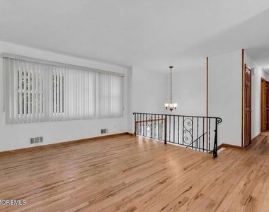 1112 Wildwood Avenue - Photo Thumbnail 1