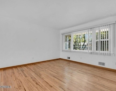 1112 Wildwood Avenue - Photo Thumbnail 2