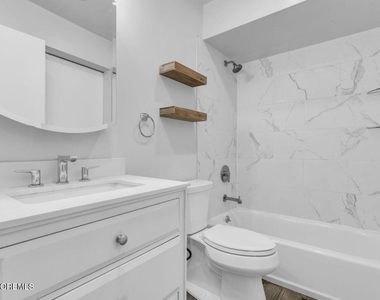 803 Wellington Place - Photo Thumbnail 6