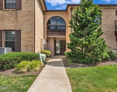 803 Wellington Place - Photo Thumbnail 1