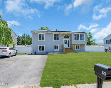 24 Woodlark Road - Photo Thumbnail 27