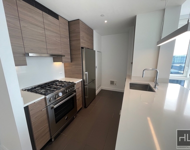 West 38th Street - Photo Thumbnail 2