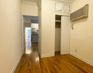 East 84 Street - Photo Thumbnail 4