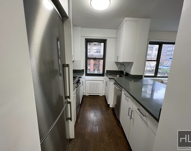 East 56 Street - Photo Thumbnail 7