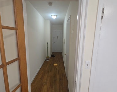 West 79 Street - Photo Thumbnail 4