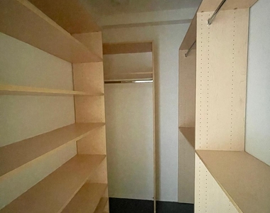 Amsterdam Avenue - Photo Thumbnail 3