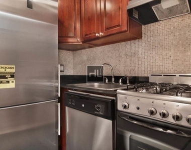 West 58th Street - Photo Thumbnail 2