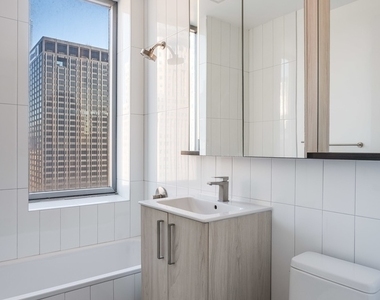 West 47th Street - Photo Thumbnail 3