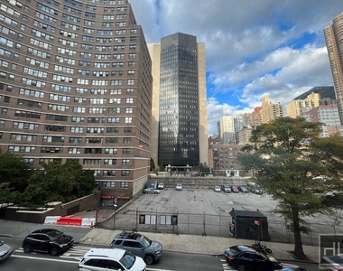 East 36 Street - Photo Thumbnail 4