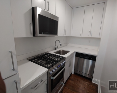 East 56 Street - Photo Thumbnail 2