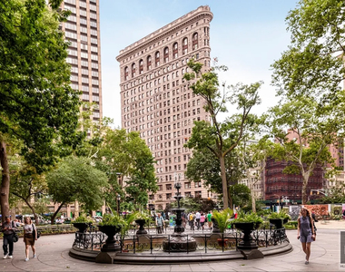 6th Avenue - Photo Thumbnail 6
