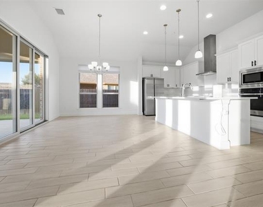 208 Sequoia Drive - Photo Thumbnail 16