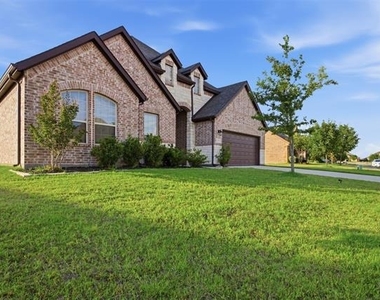 208 Sequoia Drive - Photo Thumbnail 2