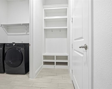 208 Sequoia Drive - Photo Thumbnail 10
