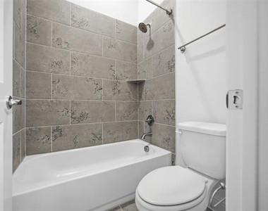 208 Sequoia Drive - Photo Thumbnail 7