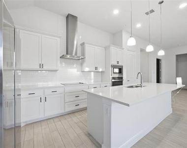 208 Sequoia Drive - Photo Thumbnail 27