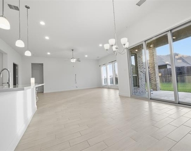 208 Sequoia Drive - Photo Thumbnail 18