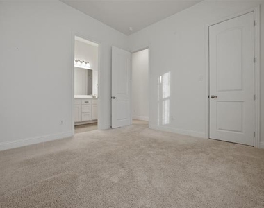 208 Sequoia Drive - Photo Thumbnail 33