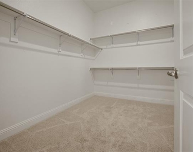208 Sequoia Drive - Photo Thumbnail 21