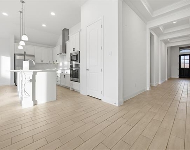 208 Sequoia Drive - Photo Thumbnail 15